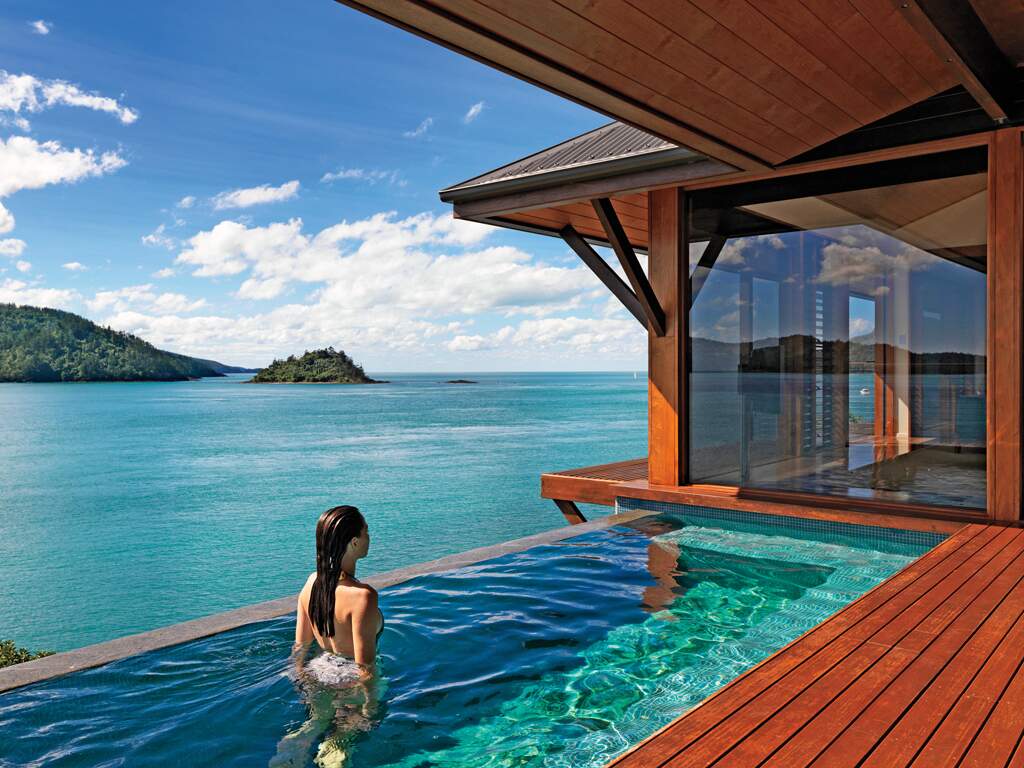 Enjoy the View of Coral Sea from Infinity Pool at Qualia Resort