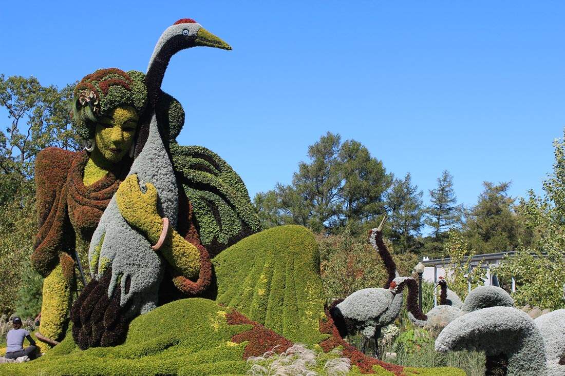 Another Amazing Sculpture - Women Hugs Birds